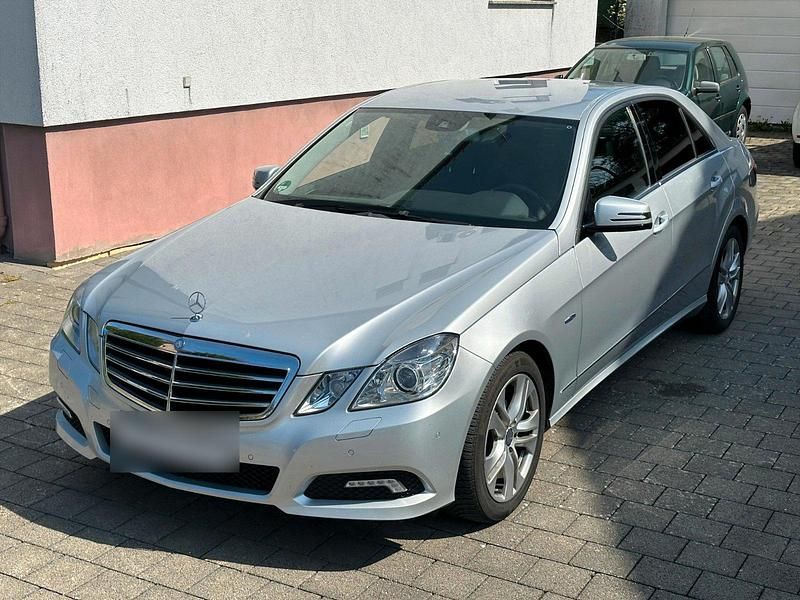 Gebraucht Mercedes E220 Avantgarde 170 PS (125 kW) 2009 Silber Limousine