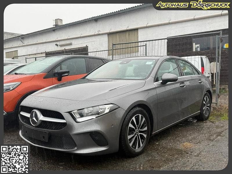 Grau Gebraucht 2020 Mercedes A180 Style Limousine | 21.190 € (Fairer Preis) - Bild 1/4