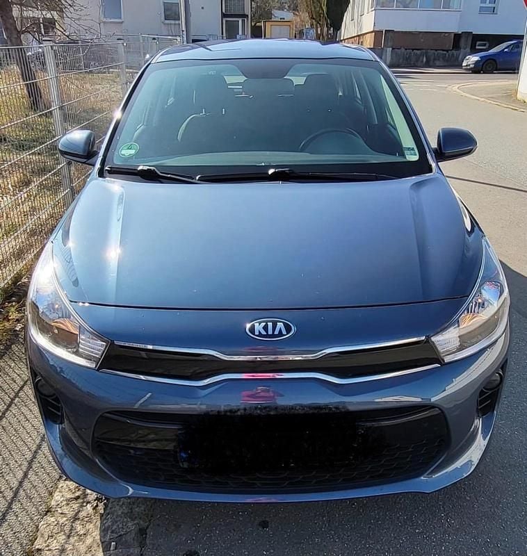Gebraucht Kia Rio 64 PS (47 kW) 2018 Blau Limousine