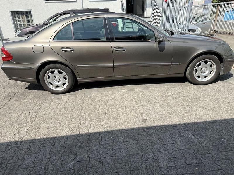 Gebraucht Mercedes E280 Elegance 190 PS (139 kW) 2007 Braun Limousine