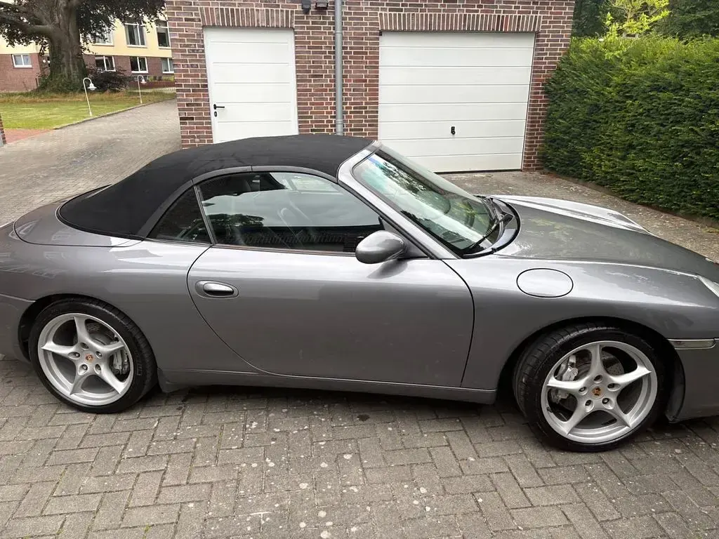 Gebraucht Porsche 911 Carrera 4 Cabriolet 320 PS (235 kW) 2002 Silber Cabrio
