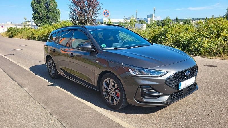Grau Gebraucht 2022 Ford Focus ST-Line Kombi | 19.250 € (Guter Preis) - Bild 1/4