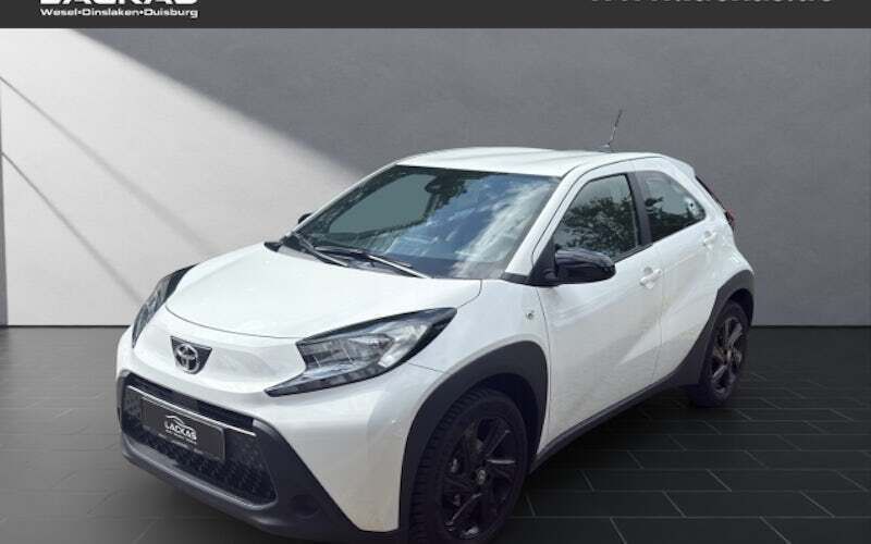 Weiß Gebraucht 2024 Toyota Aygo Business Edition Kleinwagen | 15.990 € (Fairer Preis) - Bild 1/4