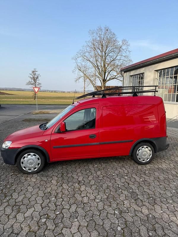 Usado Opel Combo 101 CV (74 kW) 2010 Rojo Monovolumen