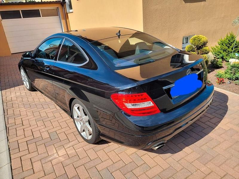 Schwarz Gebraucht 2012 Mercedes C180 Coupé | 9.500 € (Guter Preis) - Bild 1/4