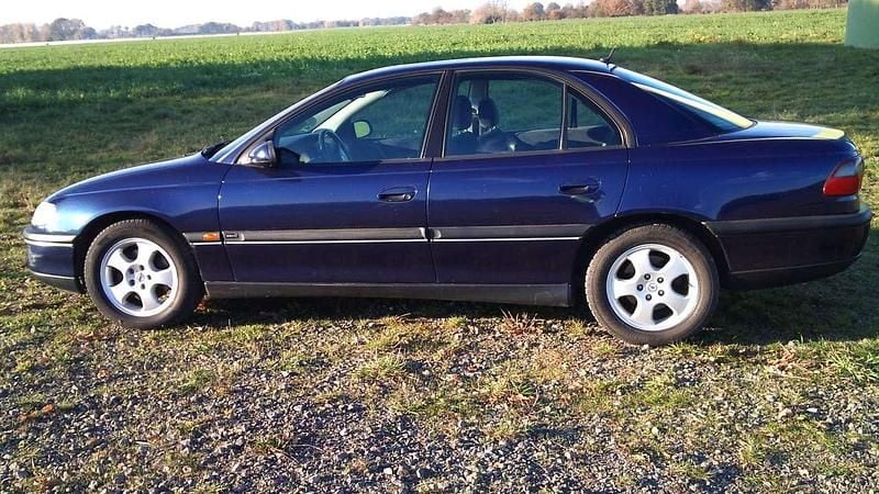 Gebraucht Opel Omega Edition 170 PS (125 kW) 1999 Blau Limousine
