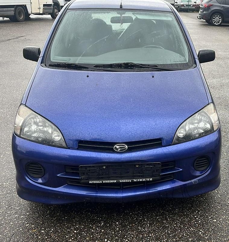 Blau Gebraucht 2004 Daihatsu YRV Van / Kleinbus | 390 € - Bild 1/4