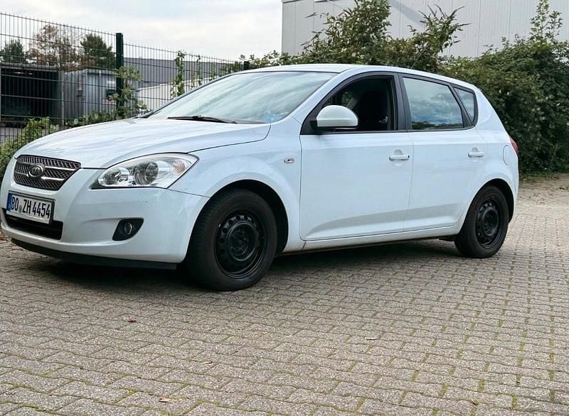 Gebraucht Kia Ceed 109 PS (80 kW) 2009 Weiß Kleinwagen