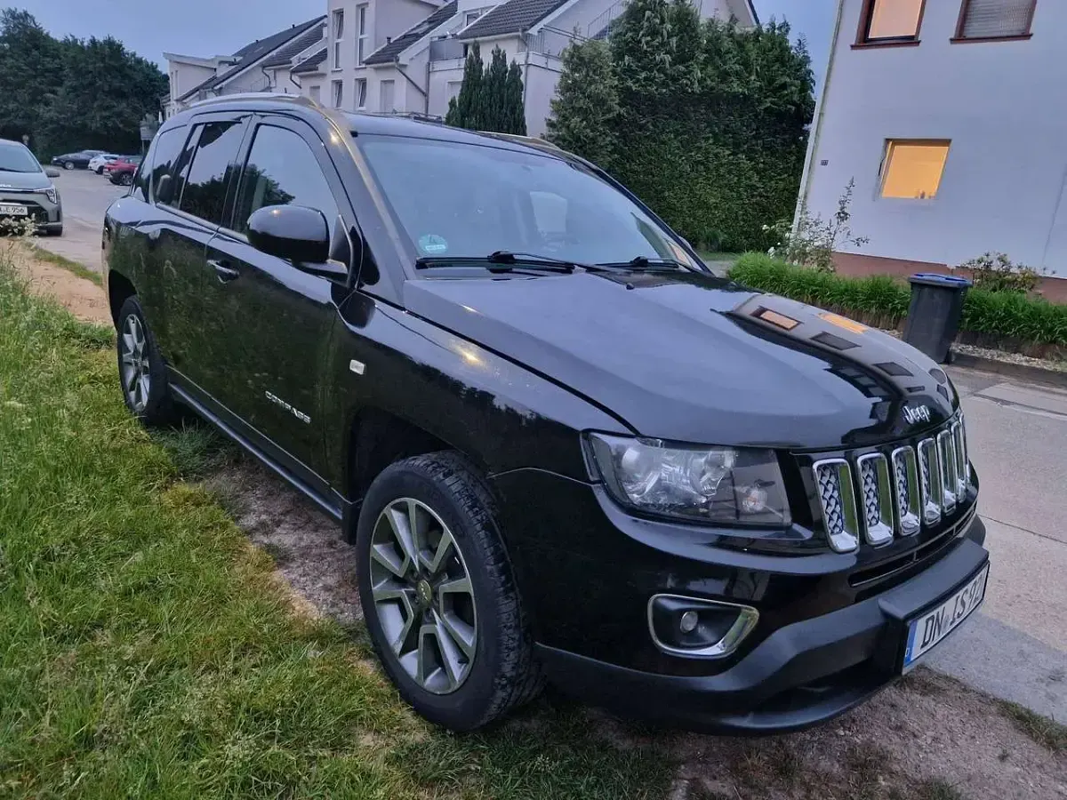 Gebraucht Jeep Compass Limited 136 PS (100 kW) 2014 Schwarz SUV