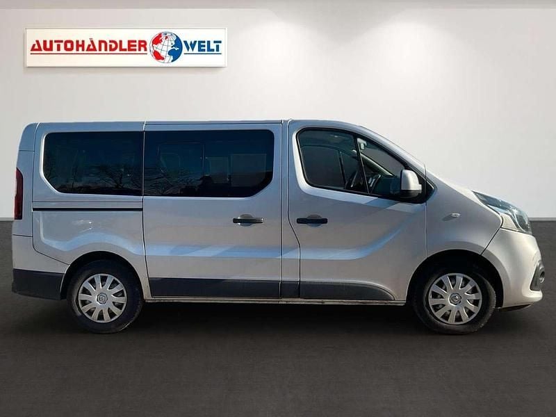 Gebraucht Renault Trafic Expression 125 PS (91 kW) 2016 Silber Van / Kleinbus