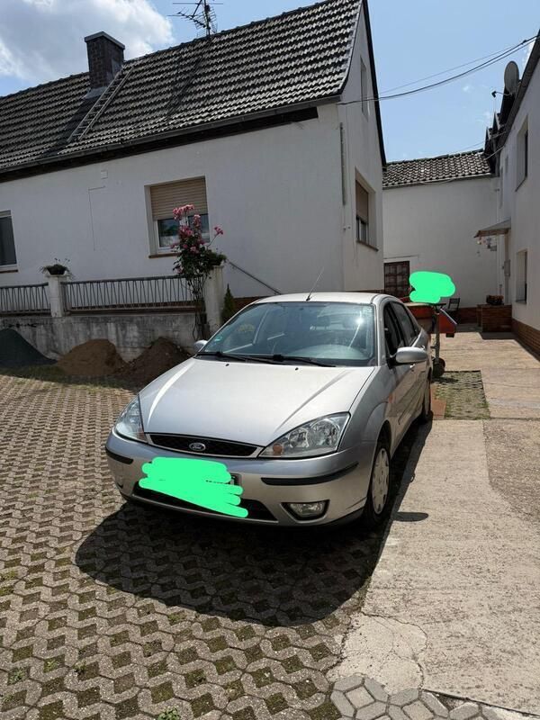 Silber Gebraucht 2003 Ford Focus Limousine | 250 € (Superpreis) - Bild 1/4