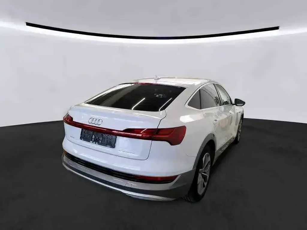 Gebraucht Audi e-tron Sportback Sport 300 kW (408 PS) 2022 Gletscherweiß metallic SUV