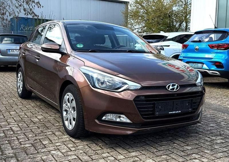 Gebraucht Hyundai i20 Classic 101 PS (74 kW) 2017 Braun Limousine
