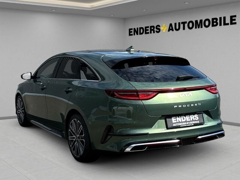 Neu Kia Ceed GT-Line 140 PS (102 kW) 2025 Dunkelgruen Kleinwagen