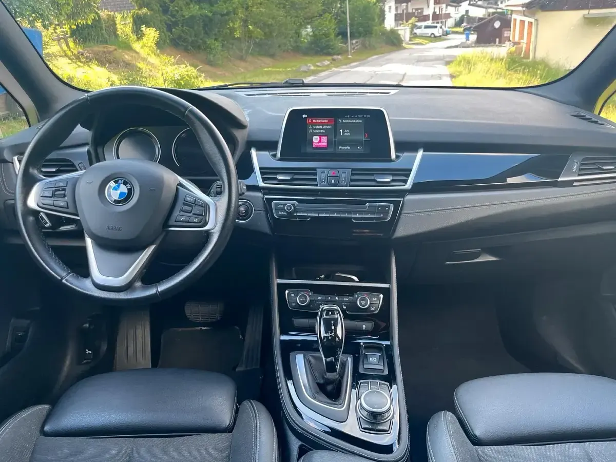 Gebraucht BMW 220 Gran Tourer 190 PS (139 kW) 2022 Schwarz Van / Kleinbus