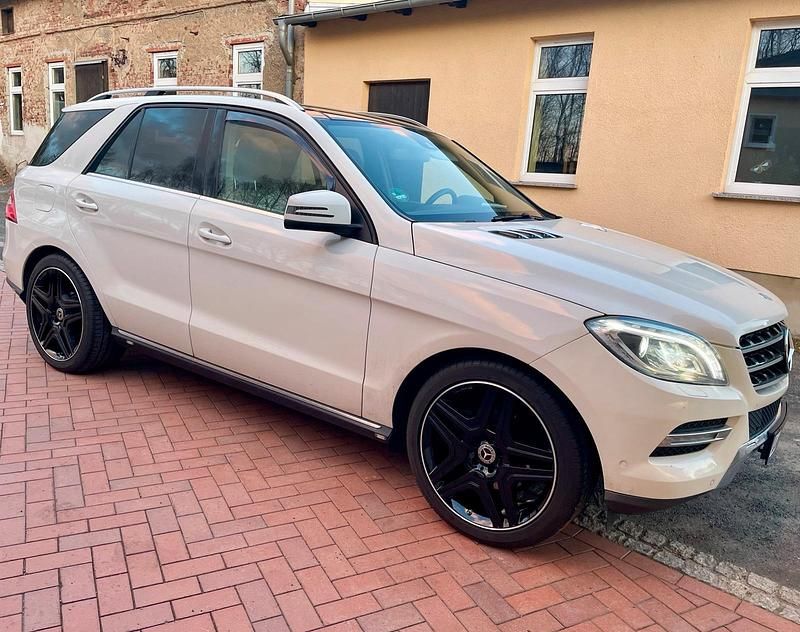 Gebraucht Mercedes ML350 258 PS (189 kW) 2012 Weiß SUV