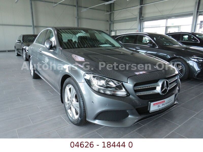 Grau Gebraucht 2017 Mercedes C180 Limousine | 21.590 € (Fairer Preis) - Bild 1/4