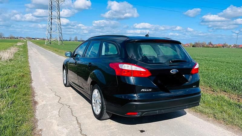 Gebraucht Ford Focus 100 PS (73 kW) 2013 Schwarz Kombi