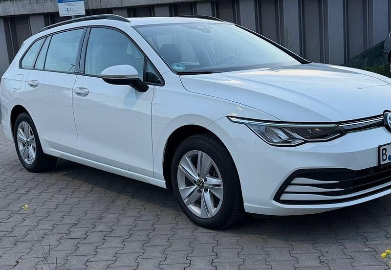 Weiß Gebraucht 2023 VW Golf VIII Move Kombi | 22.800 € (Superpreis) - Bild 1/4
