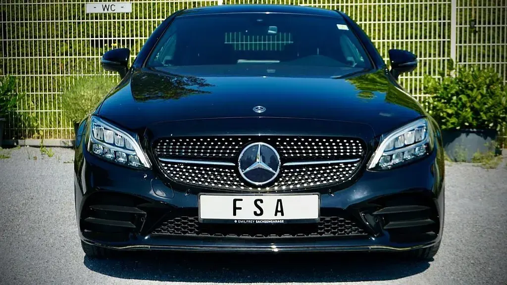Gebraucht Mercedes C300 258 PS (189 kW) 2018 Schwarz Coupé