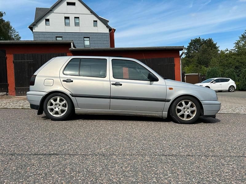 Silber Gebraucht 1996 VW Golf III Kleinwagen | 999 € (Guter Preis) - Bild 1/4