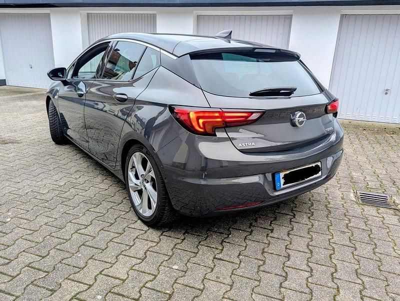 Używany Opel Astra Dynamic 150 KM (110 kW) 2016 Szary Sedan/Limuzyna