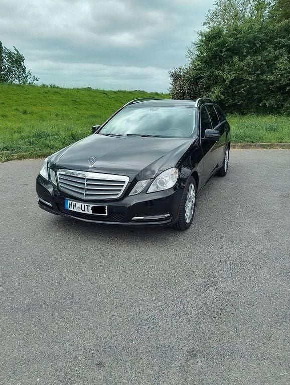 Schwarz Gebraucht 2013 Mercedes E200 Kombi | 6.500 € (Guter Preis) - Bild 1/4