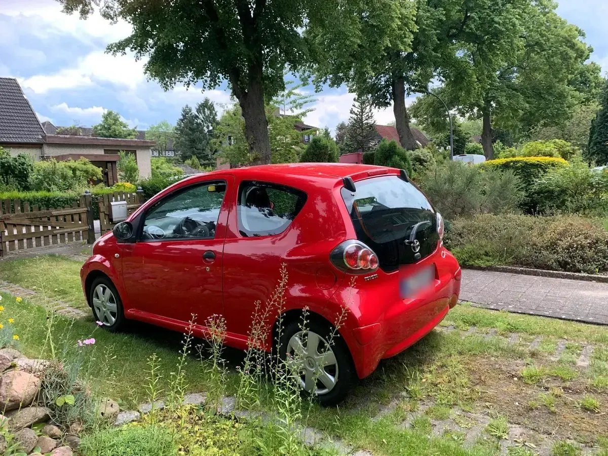Gebraucht Toyota Aygo 68 PS (50 kW) 2010 Rot Kleinwagen