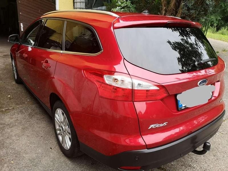 Gebraucht Ford Focus Titanium 182 PS (133 kW) 2014 Rot Kombi