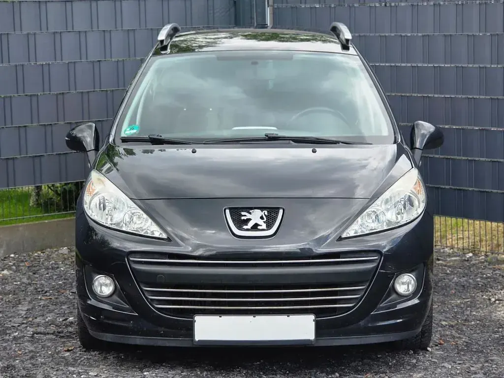 Gebraucht Peugeot 207 Premium 111 PS (81 kW) 2010 Schwarz Kombi