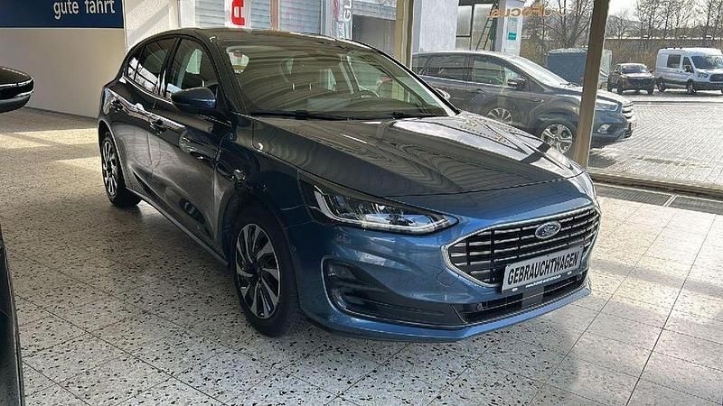 Gebraucht Ford Focus Titanium 125 PS (91 kW) 2023 Chromablau metallic Limousine