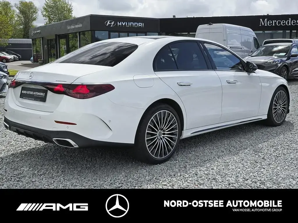 Usado Mercedes E200 Advanced Plus 204 CV (150 kW) 2025 Blanco Berlina