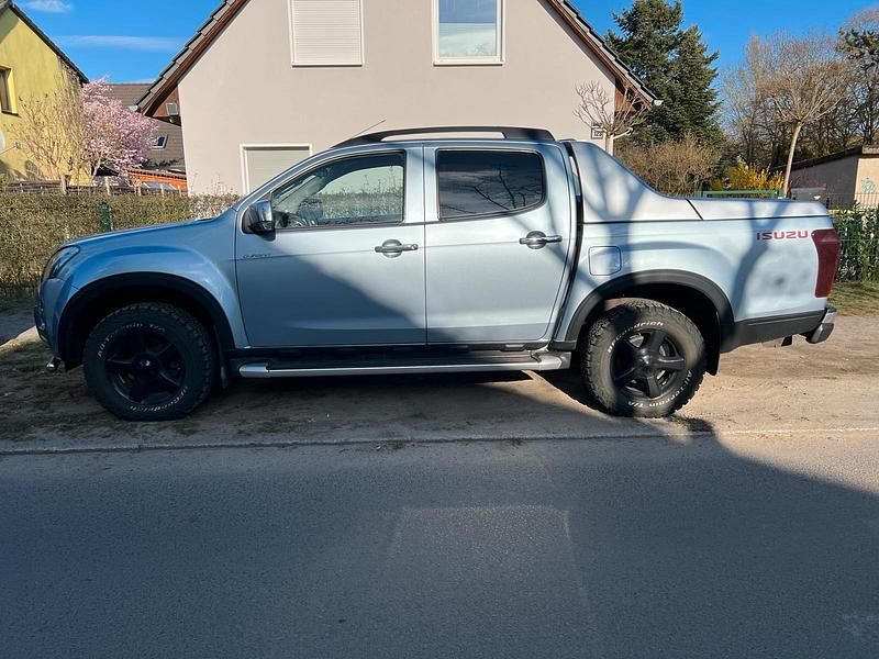 Usado Isuzu D-Max 163 HP (119 kW) 2015 Andere farben SUV