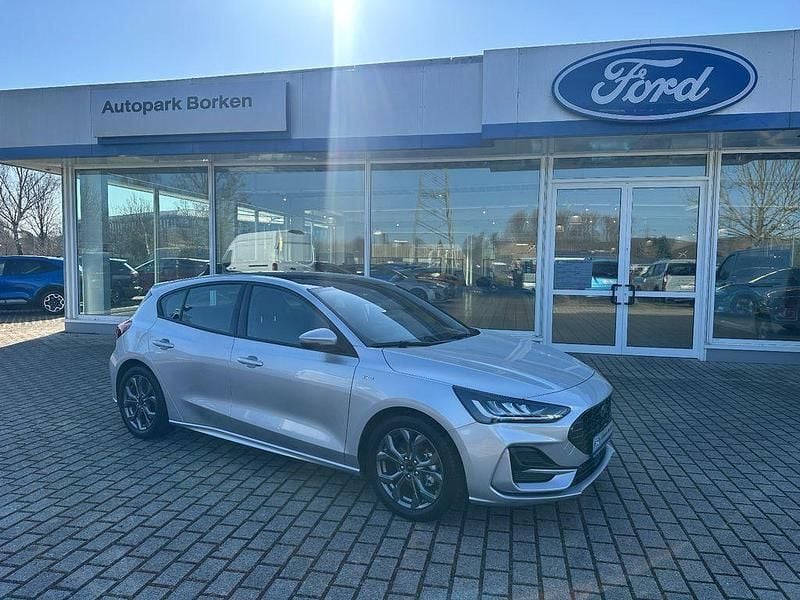 Gebraucht Ford Focus ST-Line 155 PS (114 kW) 2025 Moondust silver Limousine