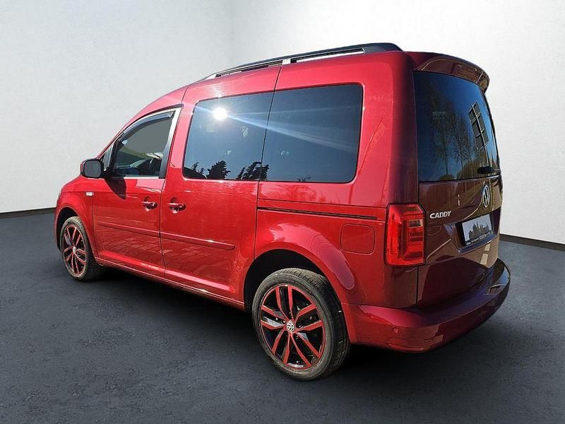 Gebraucht VW Caddy Comfortline 125 PS (91 kW) 2017 Rot Van / Kleinbus