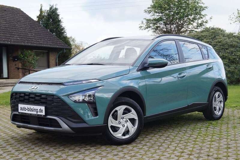 Mangrove green Gebraucht 2024 Hyundai Bayon SUV | 15.990 € - Bild 1/4
