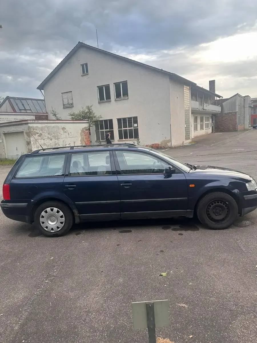 Gebraucht VW Passat 101 PS (74 kW) 1999 Blau Kombi