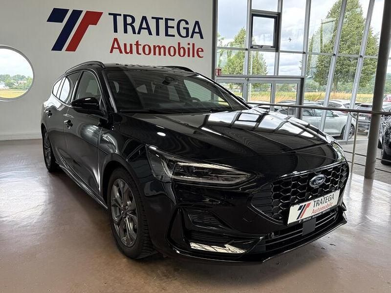 Agate black metallic Gebraucht 2024 Ford Focus ST-Line Kombi | 23.990 € (Superpreis) - Bild 1/4