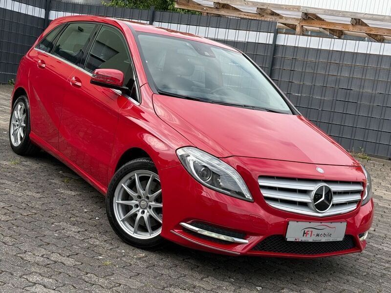 Rot Gebraucht 2012 Mercedes B250 Van / Kleinbus | 14.950 € (Fairer Preis) - Bild 1/4