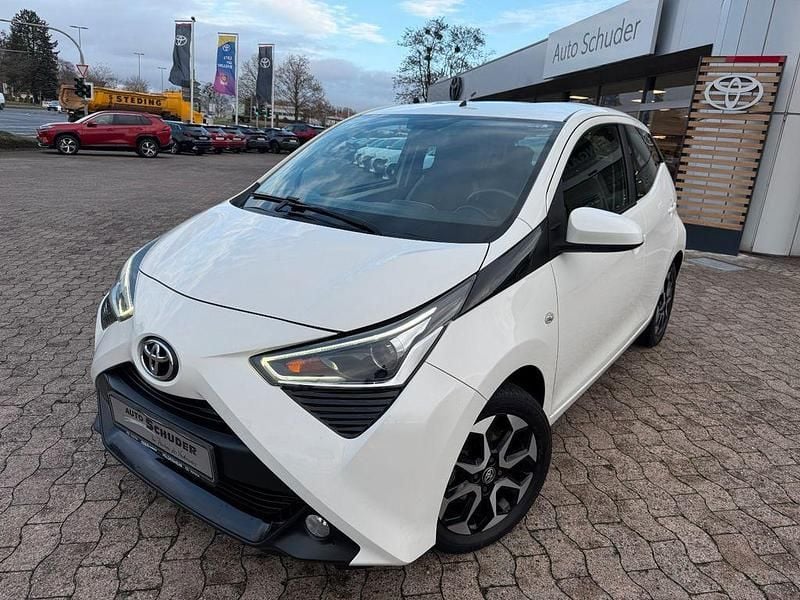 Weiß Gebraucht 2018 Toyota Aygo Connect Style Kleinwagen | 10.990 € (Fairer Preis) - Bild 1/4