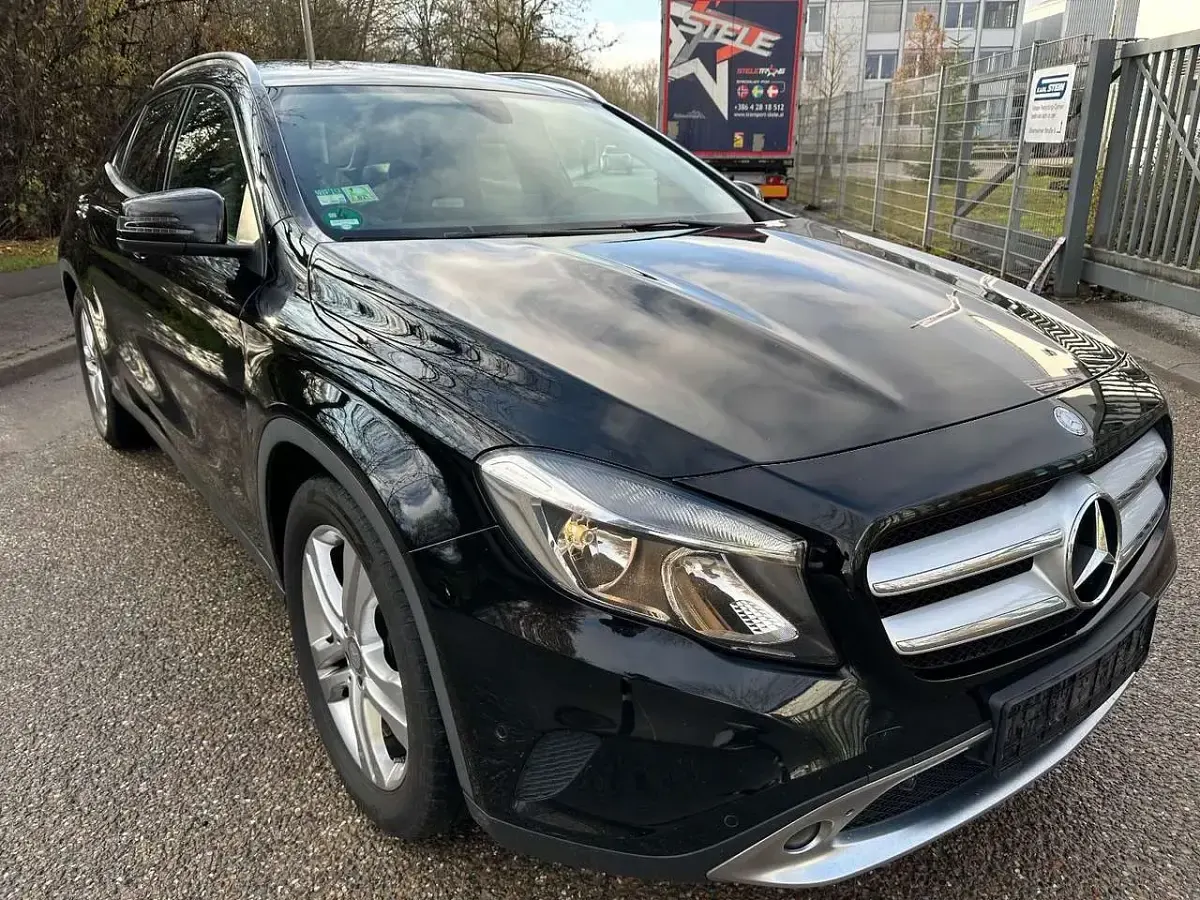 Gebraucht Mercedes GLA220 177 PS (130 kW) 2016 Schwarz SUV