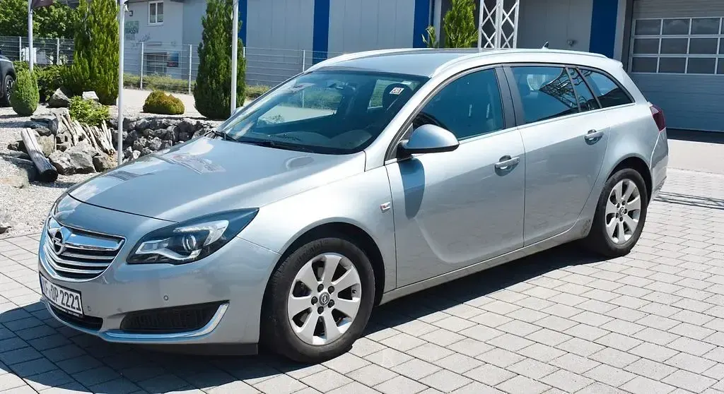 Gebraucht Opel Insignia Edition 131 PS (96 kW) 2015 Silber Kombi