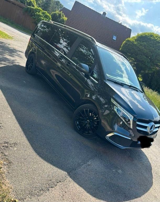 Grau Gebraucht 2019 Mercedes V300 Avantgarde Van / Kleinbus | 48.000 € (Fairer Preis) - Bild 1/4