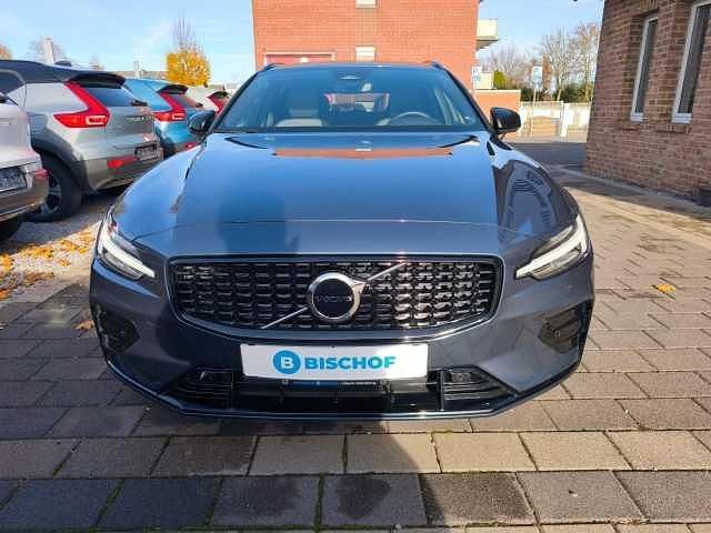 Gebraucht Volvo V60 145 PS (106 kW) 2023 Kombi