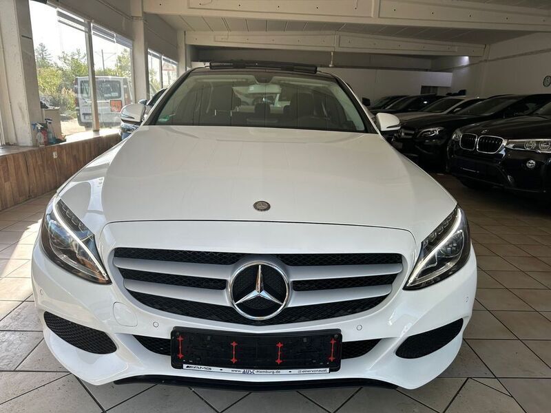 Weiß Gebraucht 2015 Mercedes C220 Limousine | 17.900 € (Fairer Preis) - Bild 1/4