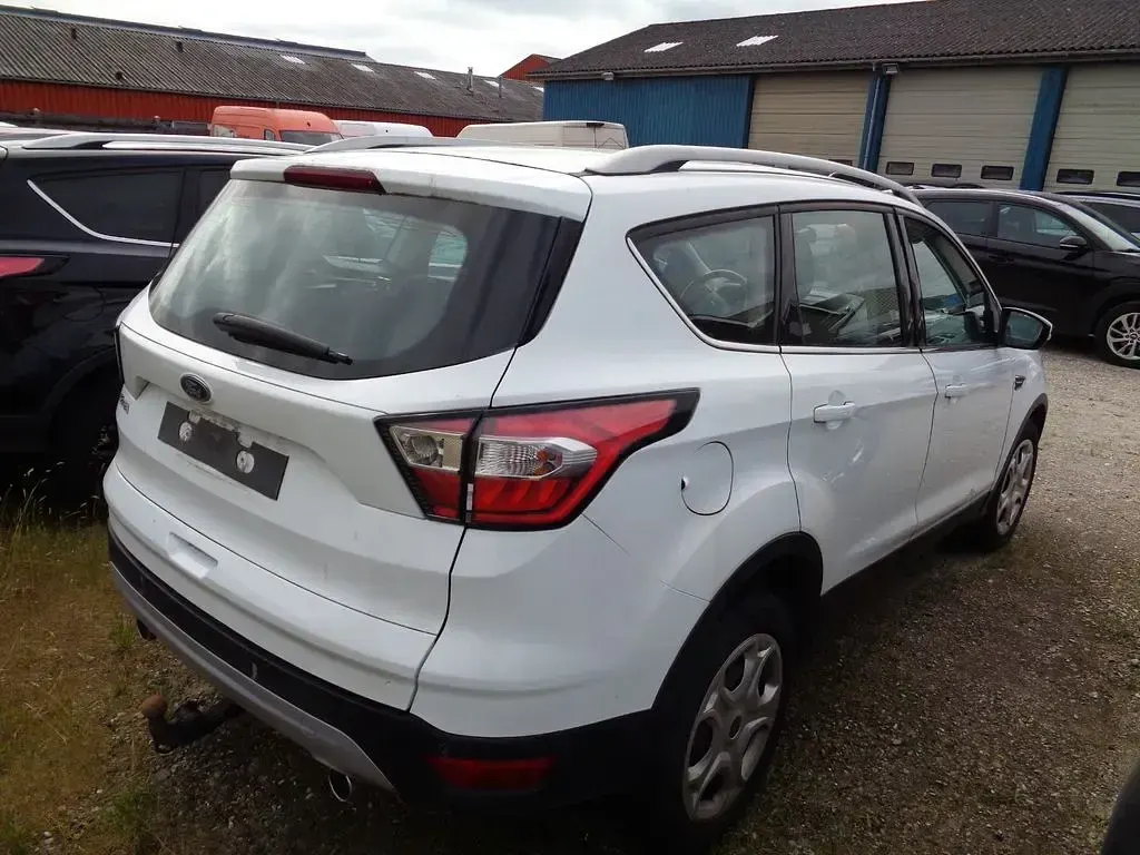 Gebraucht Ford Kuga Trend 120 PS (88 kW) 2017 Weiß SUV