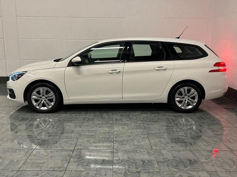 Gebraucht Peugeot 308 SW Active 131 PS (96 kW) 2019 Weiß Kombi