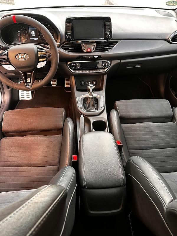 Gebraucht Hyundai i30 275 PS (202 kW) 2018 Blau Kleinwagen