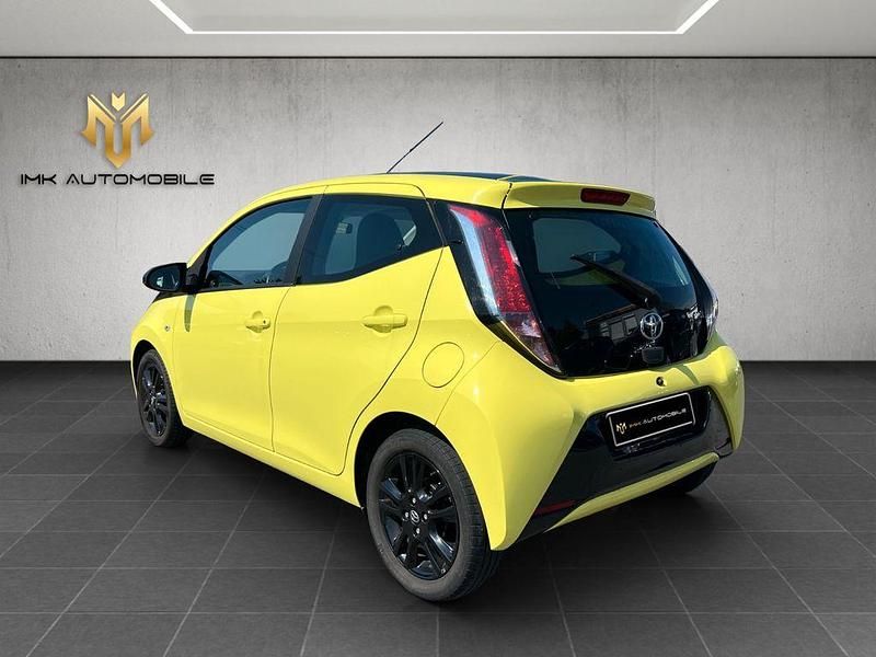 Gebraucht Toyota Aygo X-cite 69 PS (50 kW) 2017 Gelb Kleinwagen