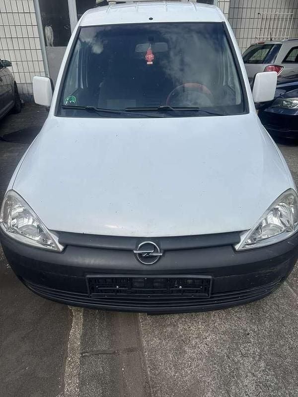 Grün Gebraucht 2009 Opel Combo Van / Kleinbus | 1.990 € (Guter Preis) - Bild 1/4